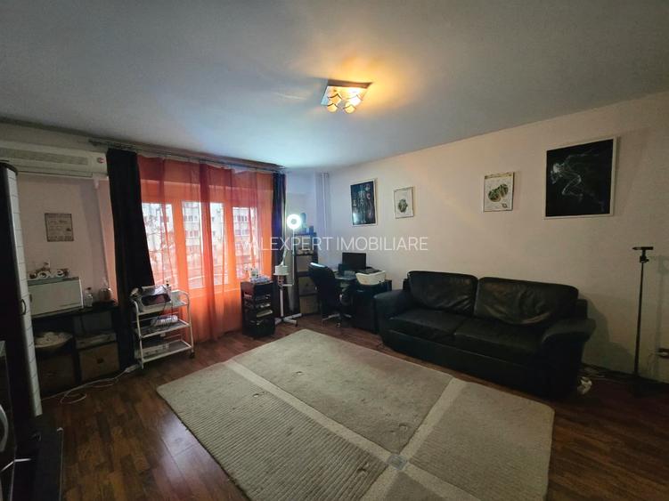 Calea 13 Septembrie,2 cam,et.3,decomandat, supraf 64mp, centrala proprie. - 13