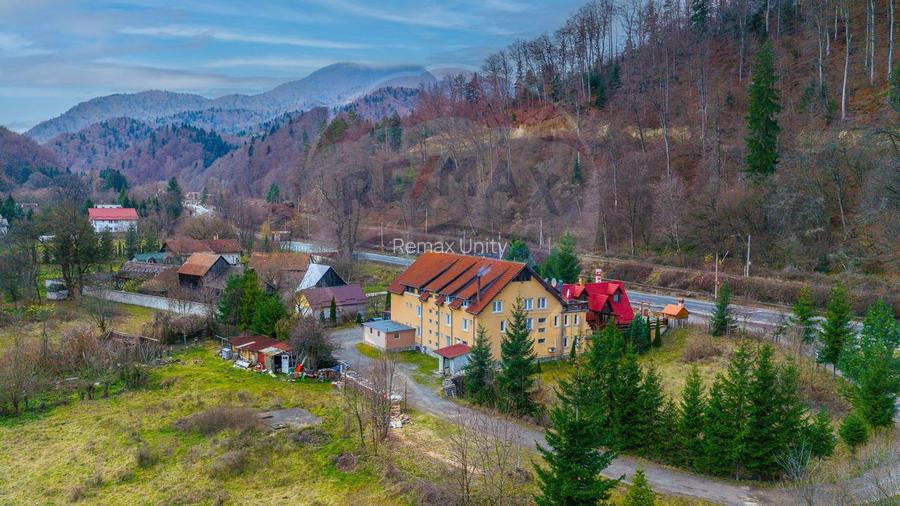 Casă / Vilă cu 20 camere de vânzare în Timisu de Jos, DN1, Brasov - 2