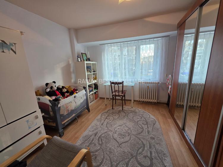 Piata Gorjului, 5 minute metrou, stradal pe Iuliu Maniu, vedere mixta, bloc 1979 - 6