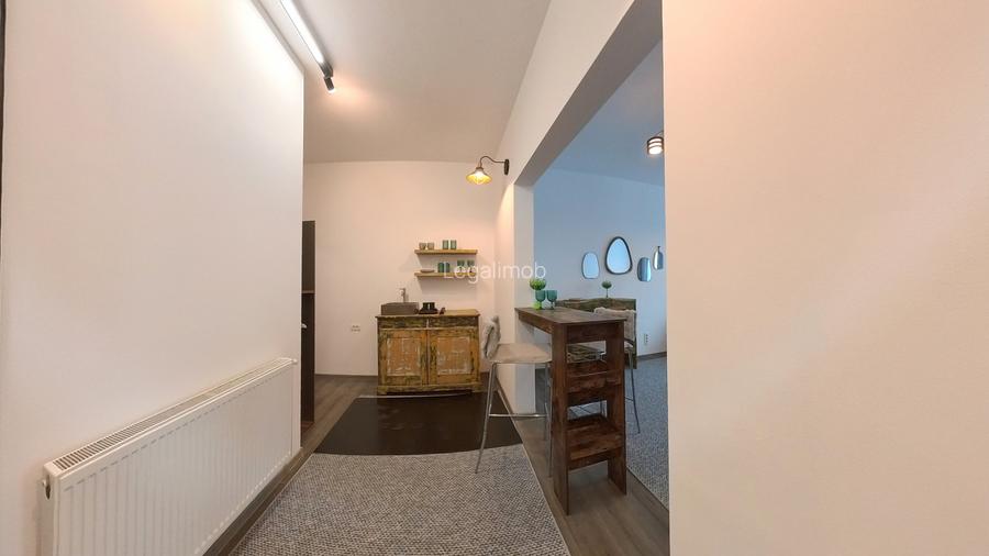Apartament  la casa, centrul istoric - format din 2 garsoniere - 3