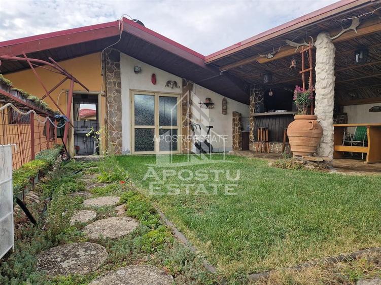 Casa familiala cu spatiu comercial si garaj P+1E+M 720 Mp - 53