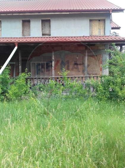 de vanzare Casă / Vilă cu 5 camere, la rosu - 2