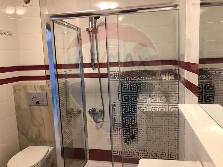Apartament cu 3 camere de închiriat în zona Nufărul