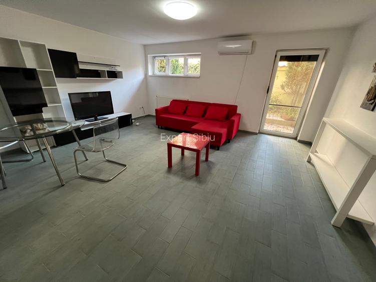 INCHIRIEZ apartament 2 camere cu curte,renovat,zona Strand - 3