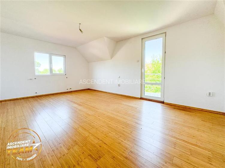 FILM! Casa noua,Covasna,cu fotovoltaic, garaj,curte,2 terase,langa partie,viitor - 4