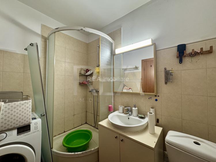 2 camere Titulescu cu vedere pe spate in bloc 1981 - 12