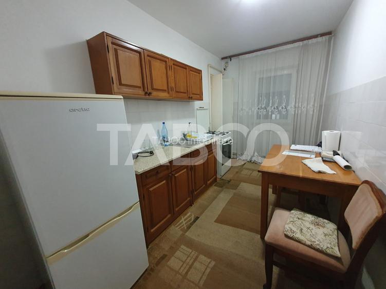 Apartament 2 camere de inchiriat zona 1 Decembrie etaj 2 - 5