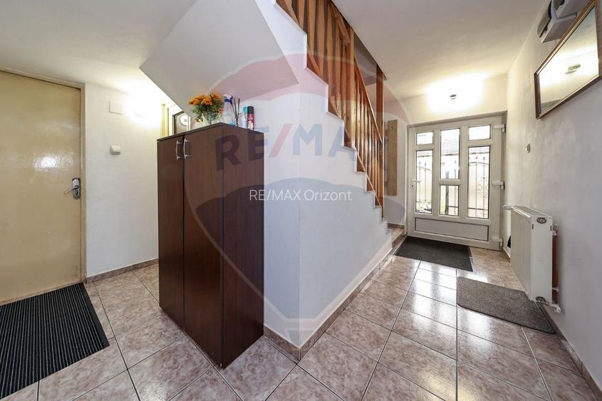 Casa si Spatiu comercial  în zona Centrala Secele - 33