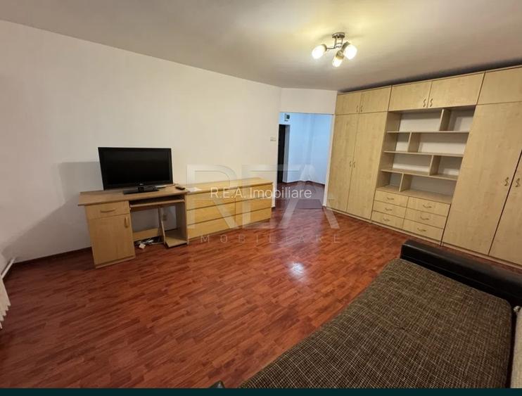 Garsonieră decomandată de vânzare | 41,6 mp total | Metrou la 5 minute - 2