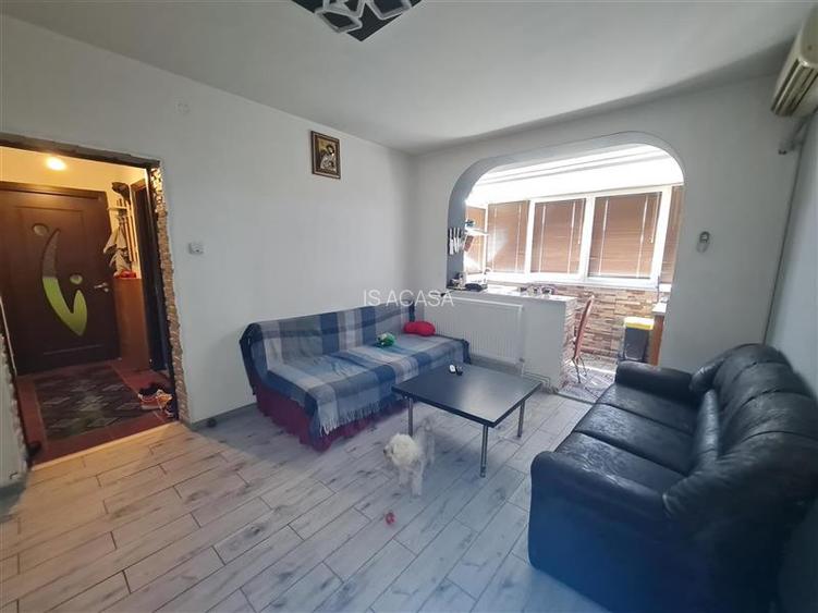 Apartament 3 camere, zona Piata Mare cu centrala - 2