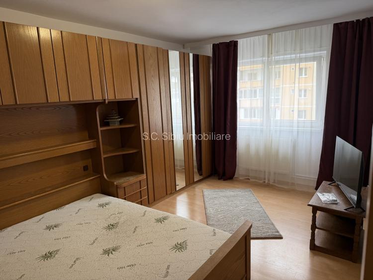 ap 2 camere decomandate v aron piata et 3 - 5