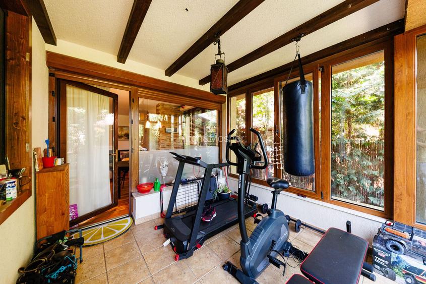 Locuiește lângă pădure, dar cu toate facilitățile la îndemână - 11