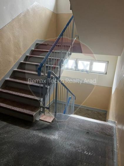 Vand garsoniera zona Vlaicu etajul 3 - 5