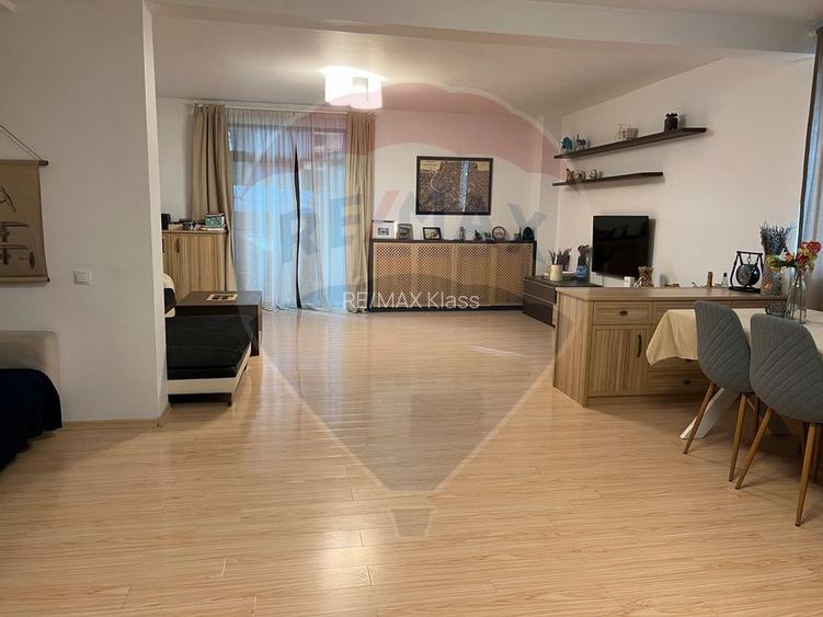 Casă / Vilă cu 4 camere de închiriat - 2