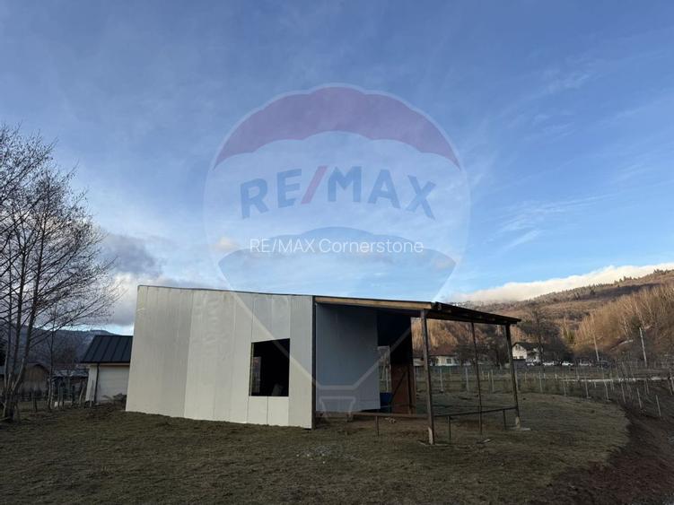 Teren de vanzare in Leresti si casa la roșu cu vedere spre Iezer - 3