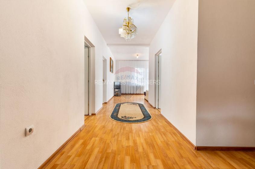Casa cu 10 camere de vanzare pe str. Corneliu Coposu - 13