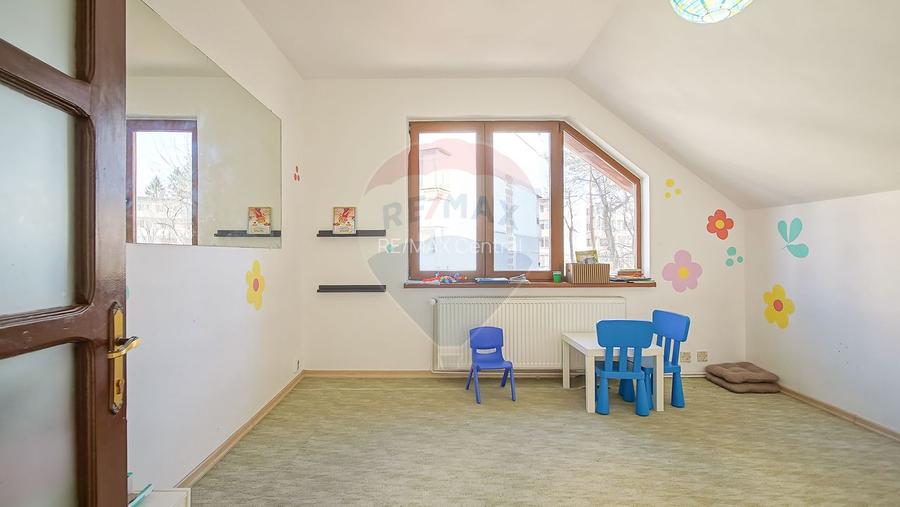 Casă / Vilă cu 9 camere de închiriat în zona Centrul Civic! - 23