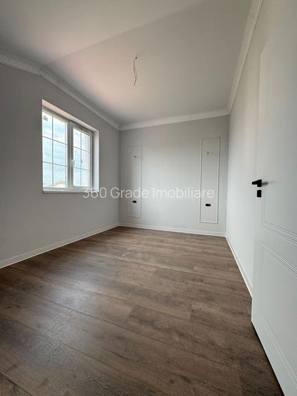 Duplex despartit prin camera tehnica - 4 camere Toate Utilitatile - 11