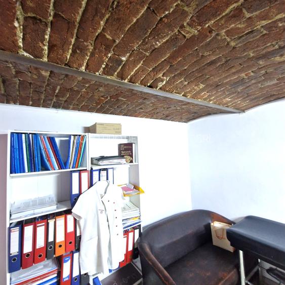 Casa  - zona  centrala - gradina proprie - 6