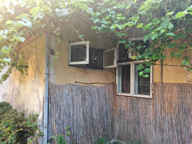 Casa 2 camere singur in curte zona Centrul Istoric