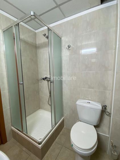 Cladire cu functiuni mixte - 21