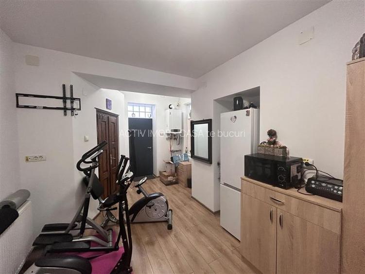 RESITA- CHIRIE, CABINET MEDICAL, SPATIU COMERCIAL SAU APARTAMENT LA CURTE; 2 cam - 6