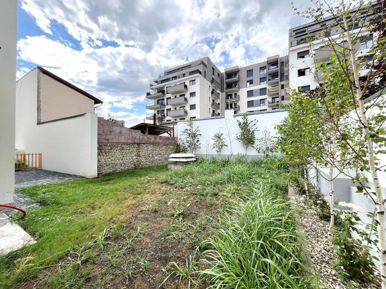 APARTAMENT 3 CAMERE || CURTE 110 MP || ACCES INDIVIDUAL || DOMENII