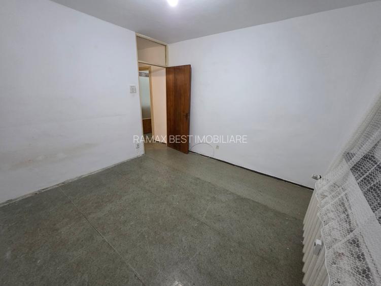 Jean Steriadi, 15 minute metrou 1 Decembrie 1918, pe Buhusi, bloc 1980 - 9