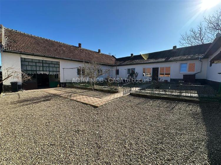 Casa Solida, pentru Familie extinsa,  cu Gradina si Teren, Doclin - 29