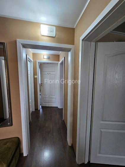 Proprietar vând apartament 3 camere , decomandat,renovat, zona Lipovei - 5