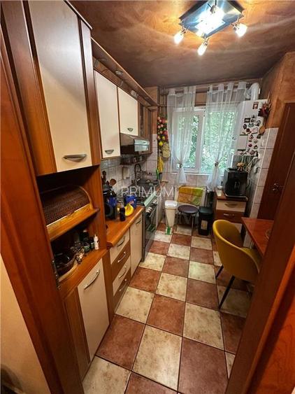 CIRCUMVALATIUNII - ETAJ 1 - BLOC IZOLAT - 4 camere - 2 bai - debara - decomandat - 13