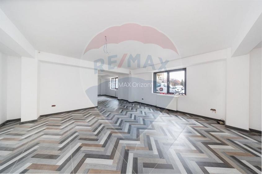 Spațiu comercial/birouri  de închiriat în zona 13 Decembrie - 4