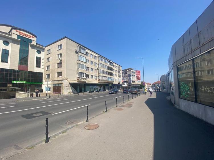 Spatiu comercial de inchiriat Piata Teatrului 3 - 3