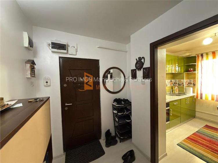 Apartament 3 camere cf 1 semidecomandat zona Micro 3 - 11