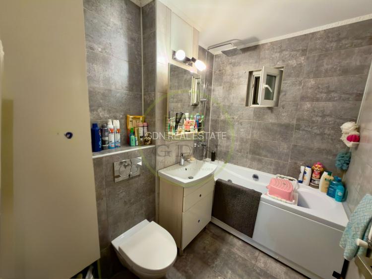 Apartament 3 camere, decomandat, cartier Craiovita Noua, zona Scoala Nr 34 - 12