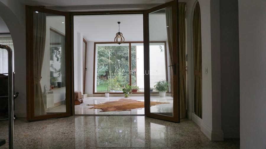 Vila superba in Padurea Baneasa, curte 5000 mp, piscina exterioara - 24