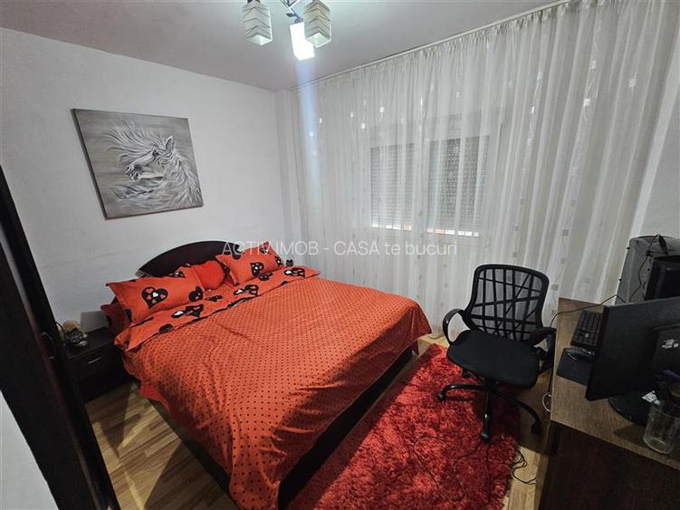 Resita, 3 Cam. Cf. 1, Et. 1, Bulevard, Micro 4 - 15