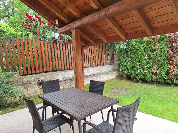 Casa deosebită în Europa – stil clasic, terase și grădină amenajata - 18