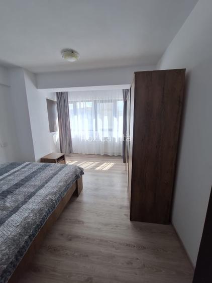 Închiriez apartament cu 2 camere  - 4