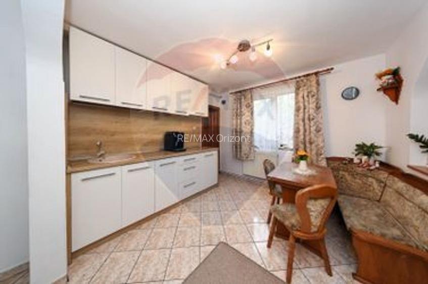 Vilă cu 8 camere de vânzare si spatiu comercial - 18