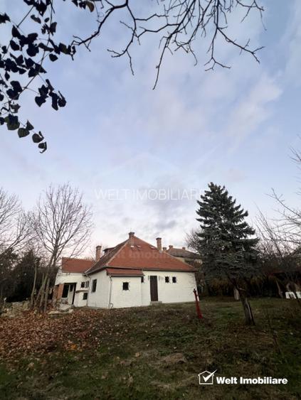 Vila 250mp 4 fatade, teren 2200mp, str Republicii - 2