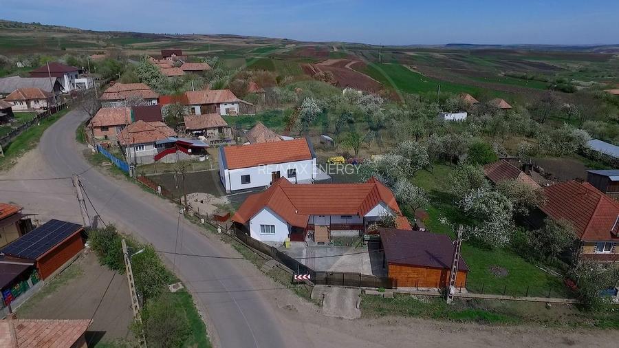 Casă primitoare, Ceanu Mic, terasa, garaj, curte cu pomi, COMISION 0 % - 4