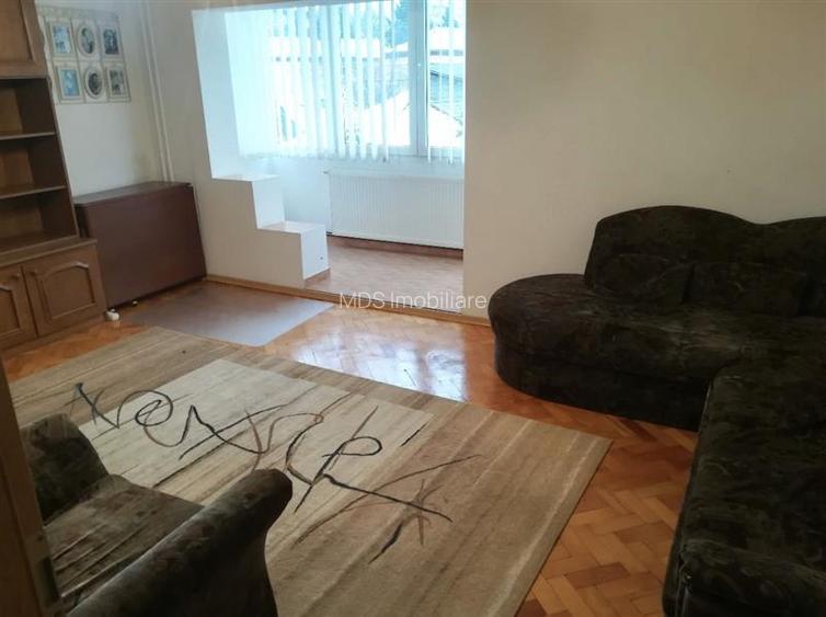 Decomandat cu 2 balcoane la etajul 1 linga Judetean - 6