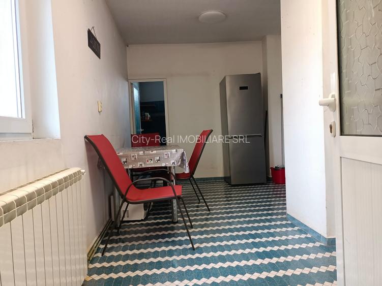 Casa 6 camere, pod 100 mp ,ICIL, pe colt,3  intrari ,2 centrale gaze ,5 bai - 4