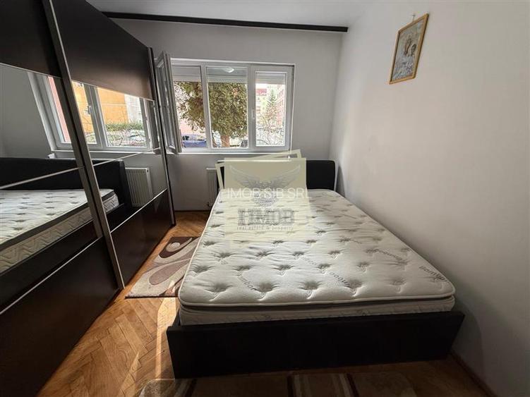 Apartament cu 2 camere decomandat si balcon in Vasile Aaron - 4