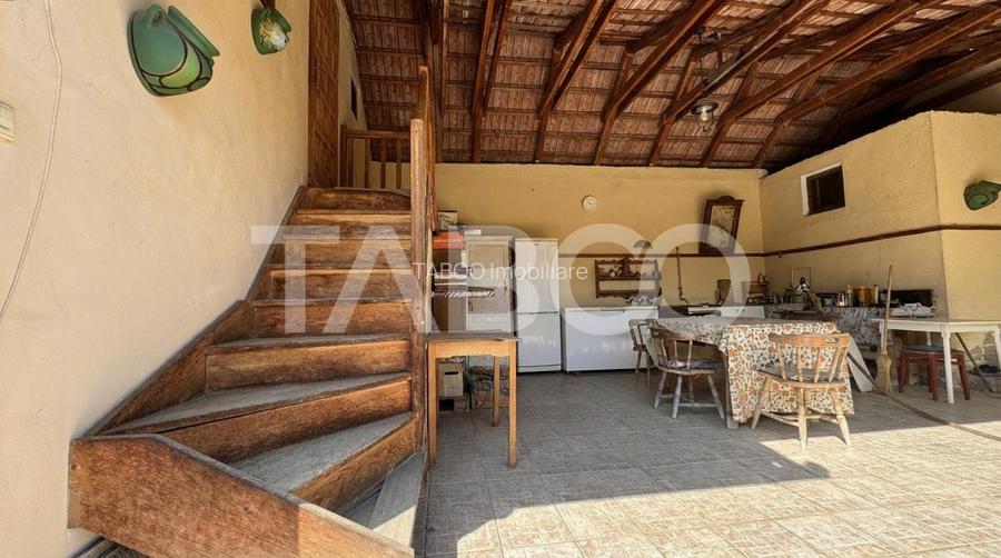 Casa de vanzare 6 camere loc de relaxare garaj teren 669 mp Cornatel - 8