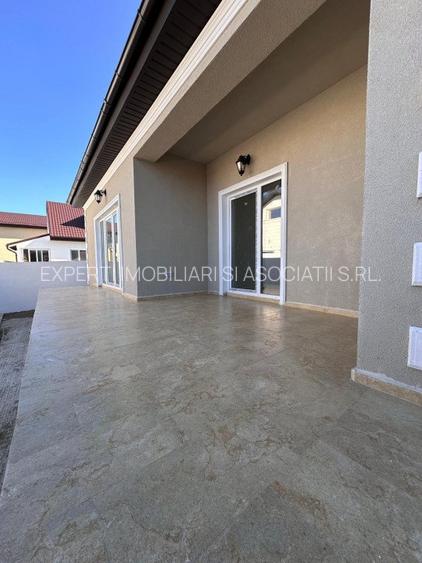 Casa compusa din 4 camere de vanzare, situata in Valu lui Traian - 3