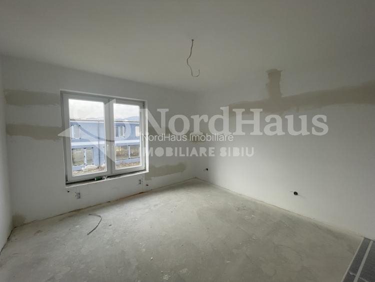 Casa tip duplex la cheie | ansamblu rezidential nou | Rasinari, zona Tropini - 9