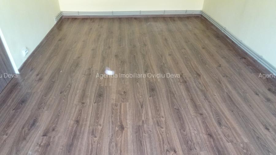 Inchiriez garsoniera decomandata in Deva, zona Zamfirescu in Q-uri, parter inalt - 3