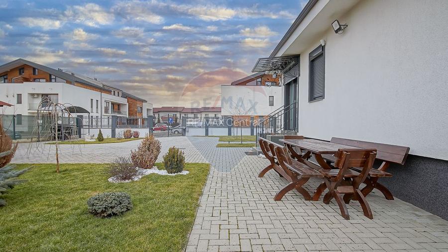 Casă premium cu 270 mp utili, 7 camere ,curte generoasă în Bartolomeu - 39